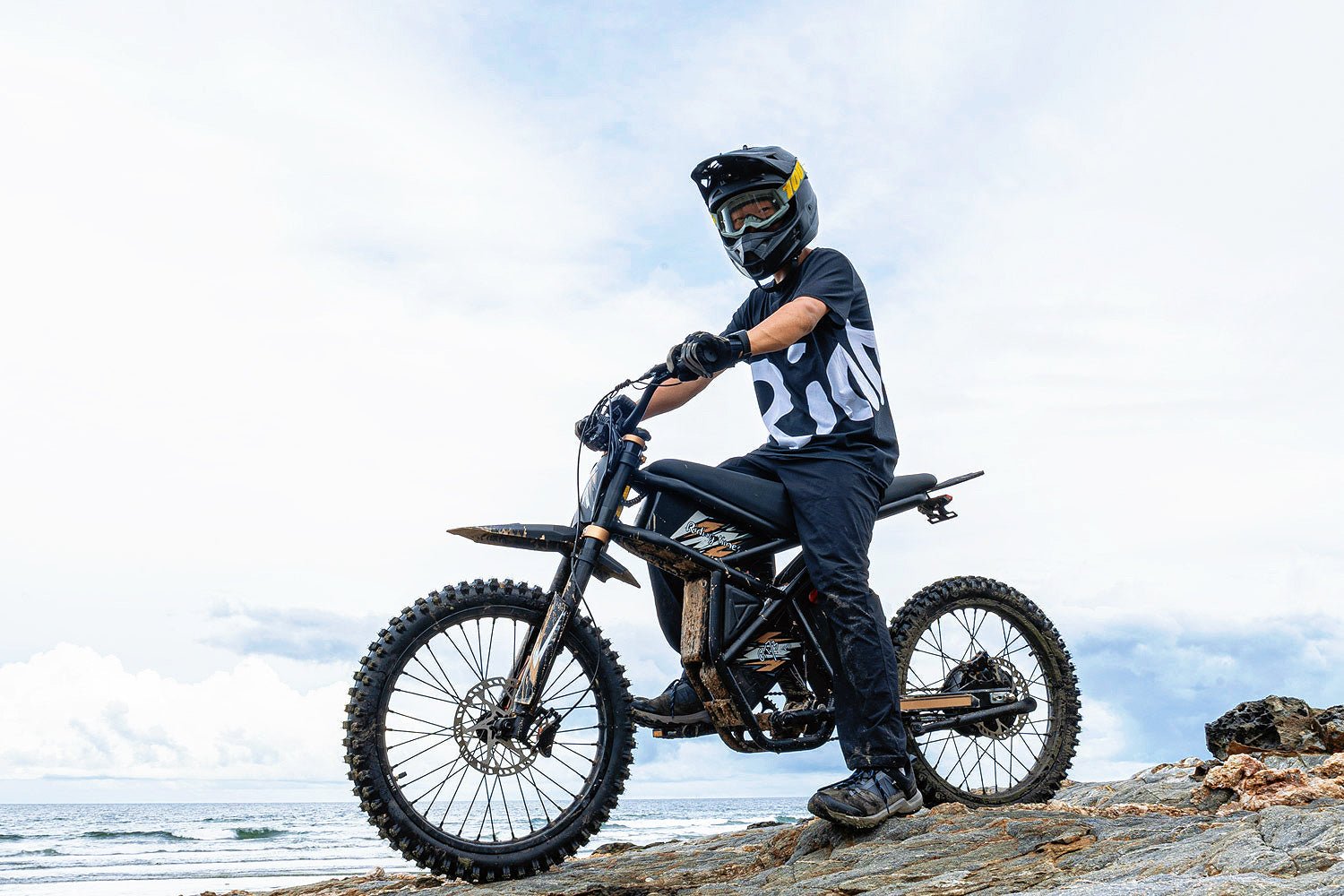 gt moto bicycle eBike Raev Bullet V2 - Metallic Black Feel the rush as they zoom around GT Rad Series 29 Bike