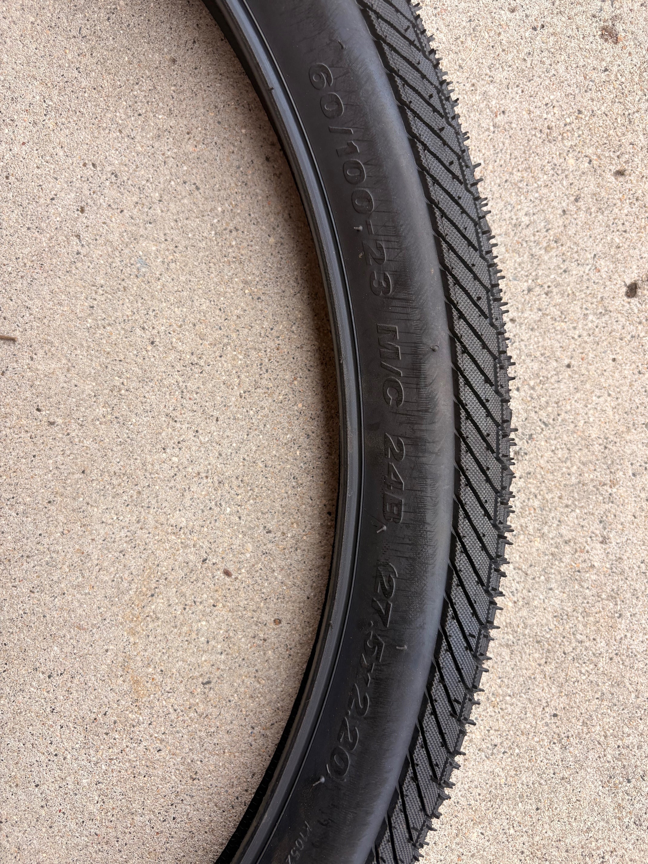 Product image of a Kenda Kwick Seven.5 eBike tire, size 27.5x2.20, showing tread pattern and sidewall branding.