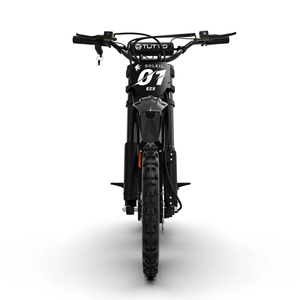 Side view of the eBike Tuttio Soleil 01 SE in matte black, showing its step-through frame, integrated battery, and rear cargo rack.