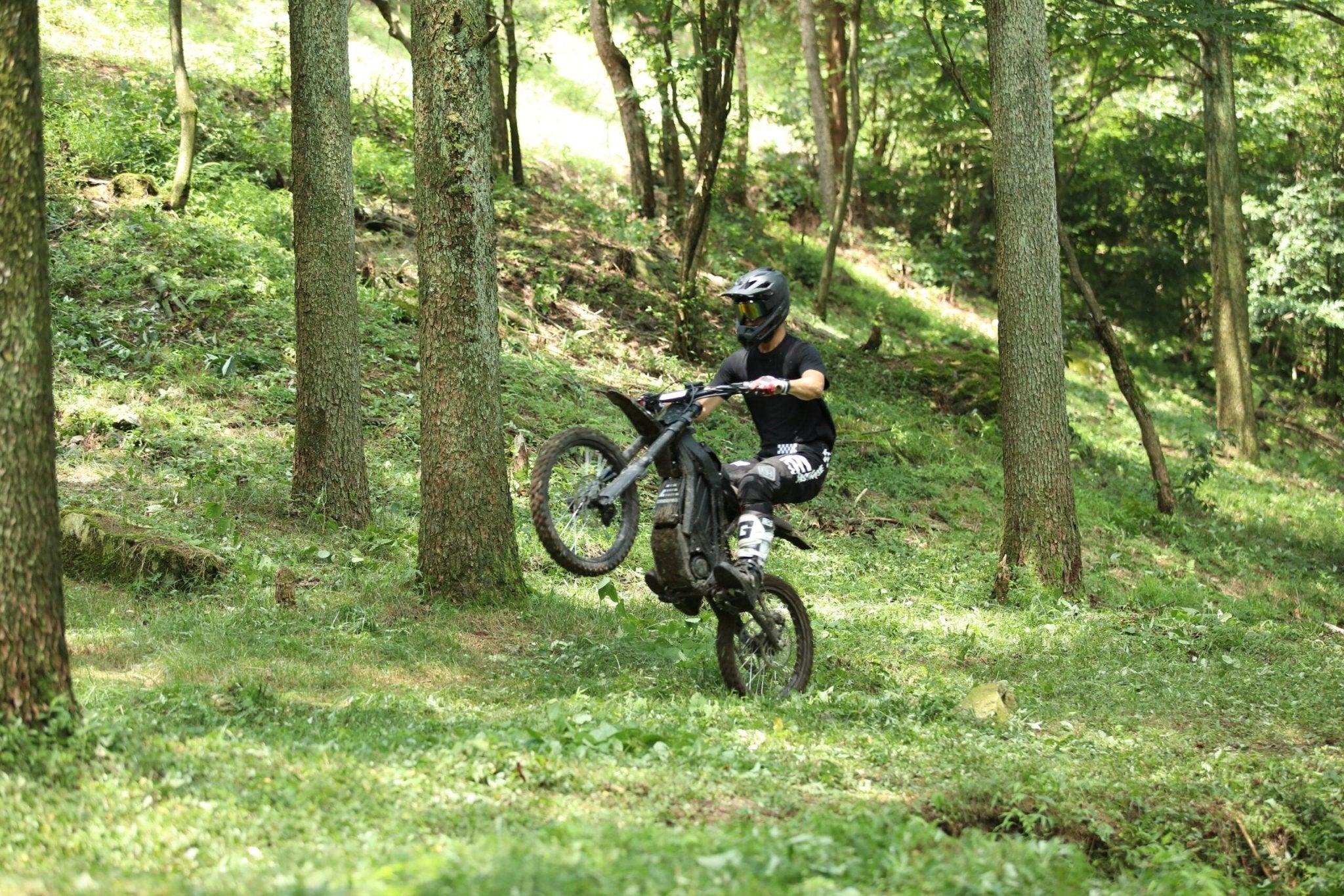 eMOTO eRide Pro S electric dirt bike, 3000W/6000W motor, 17x3 off-road tires, side view, black and red design