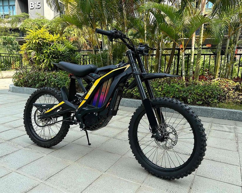 eMOTO FREEGO Natkie N1 Electric Dirt Bike Moto 4000W Off Road eBike, side view, black and green design, rugged tires, outdoor background