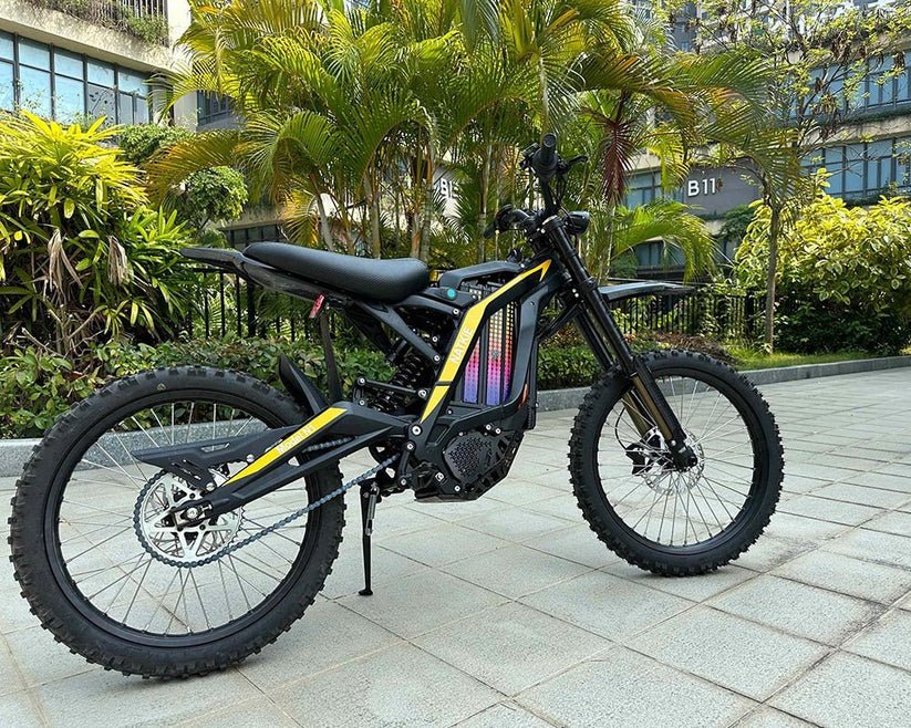 eMOTO FREEGO Natkie N1 Electric Dirt Bike, 4000W off-road eBike, black and red design, side view, rugged tires, outdoor background