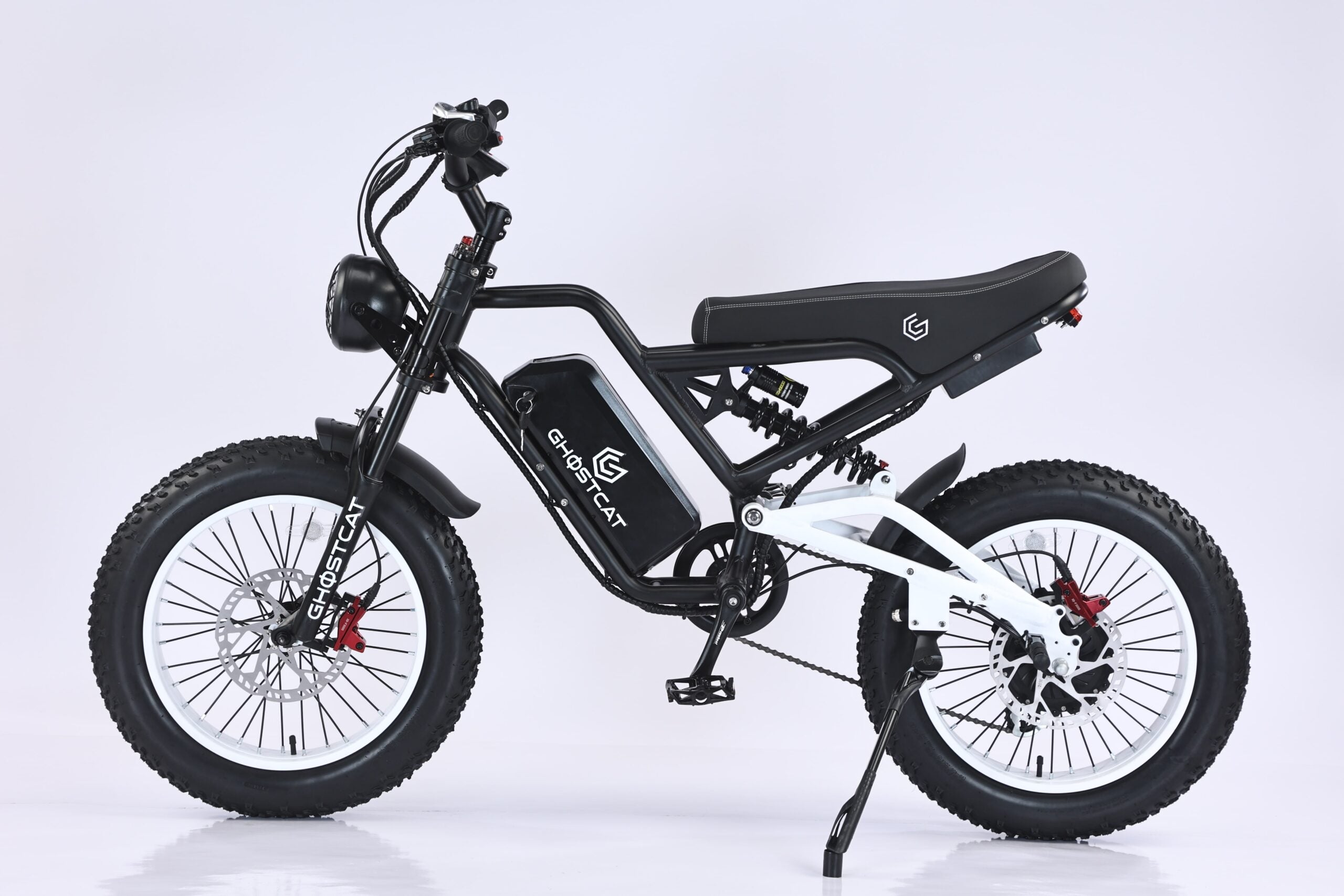 White eMOTO GHOSTCAT F3.2 electric scooter, 1500W model, side view on white background
