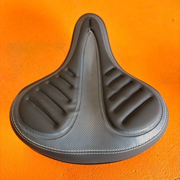 Black metal pedal in Style 3 design, product image for model 4451