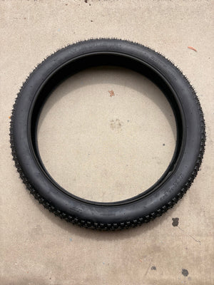 Electric fat tire bike featuring 26x4 inch Kenda Juggernaut tires, shown in a side profile against a plain background.